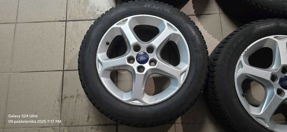 Koła i opony  zimowe Ford R16 205/55 Pirelli