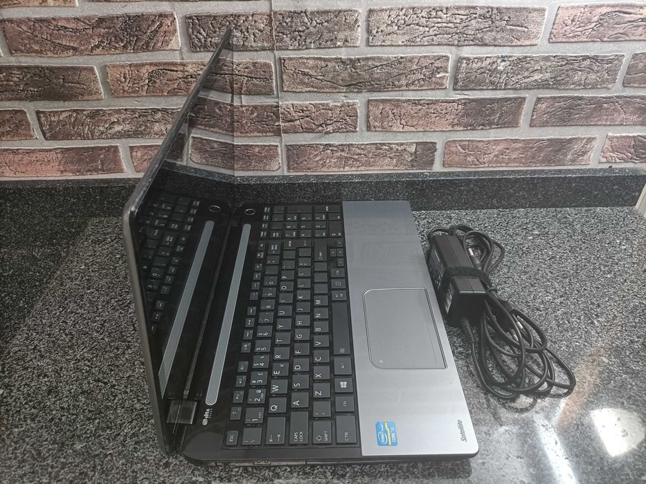 Toshiba L50T-A -11U core i3 RAM 8gb SSD 240gb tela 15.6p tátil