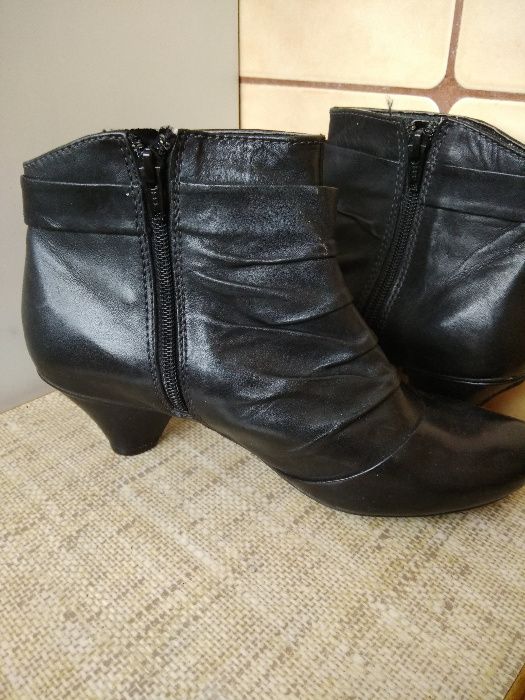 Clarks buty kozaczki czarne skórzane rozmiar 39 wkładka 26 cm
