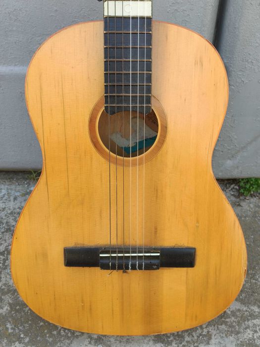 Гитара с чехлом  в отличном рабочем состоянии