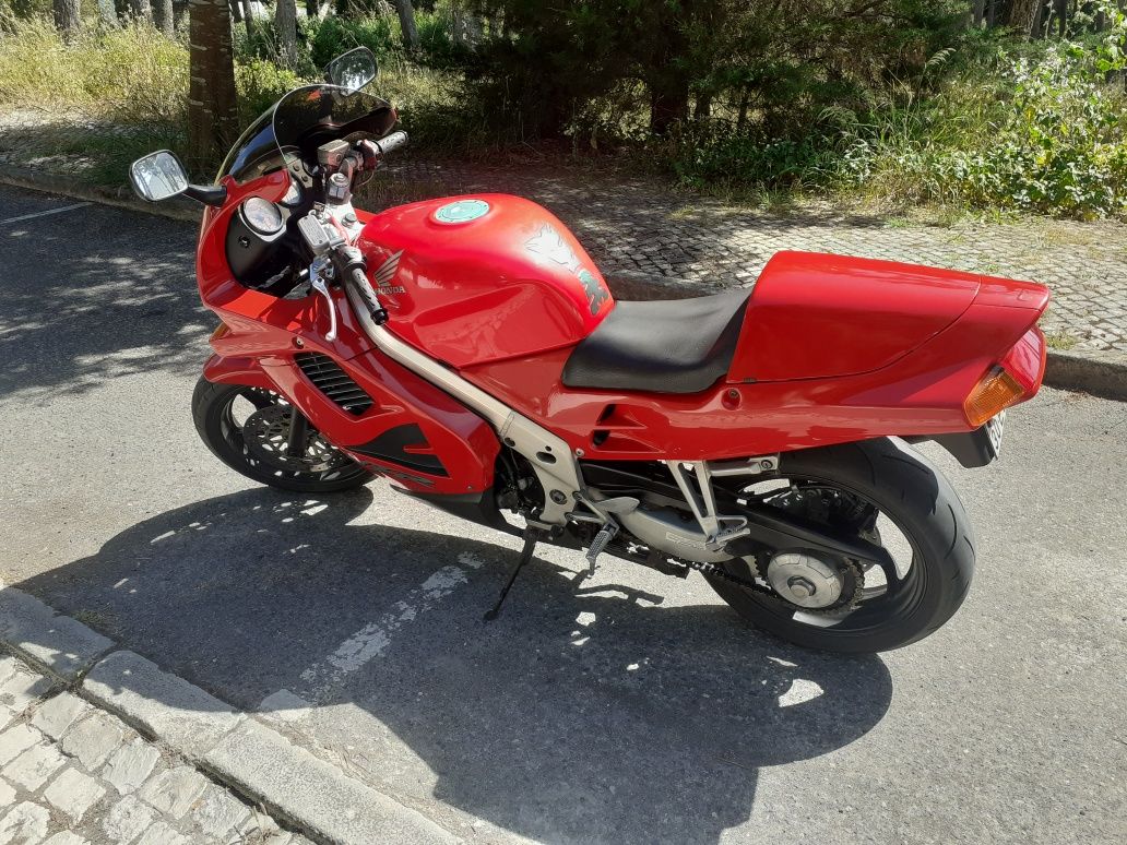 Honda VFR 1995 muito estimada