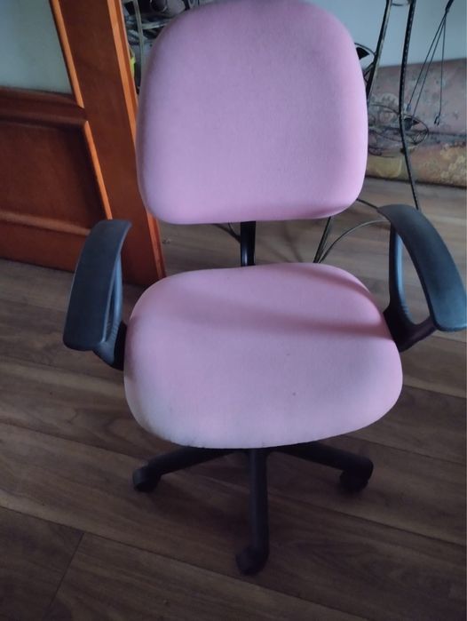 Krzesło do biurka rozowe obrotowe