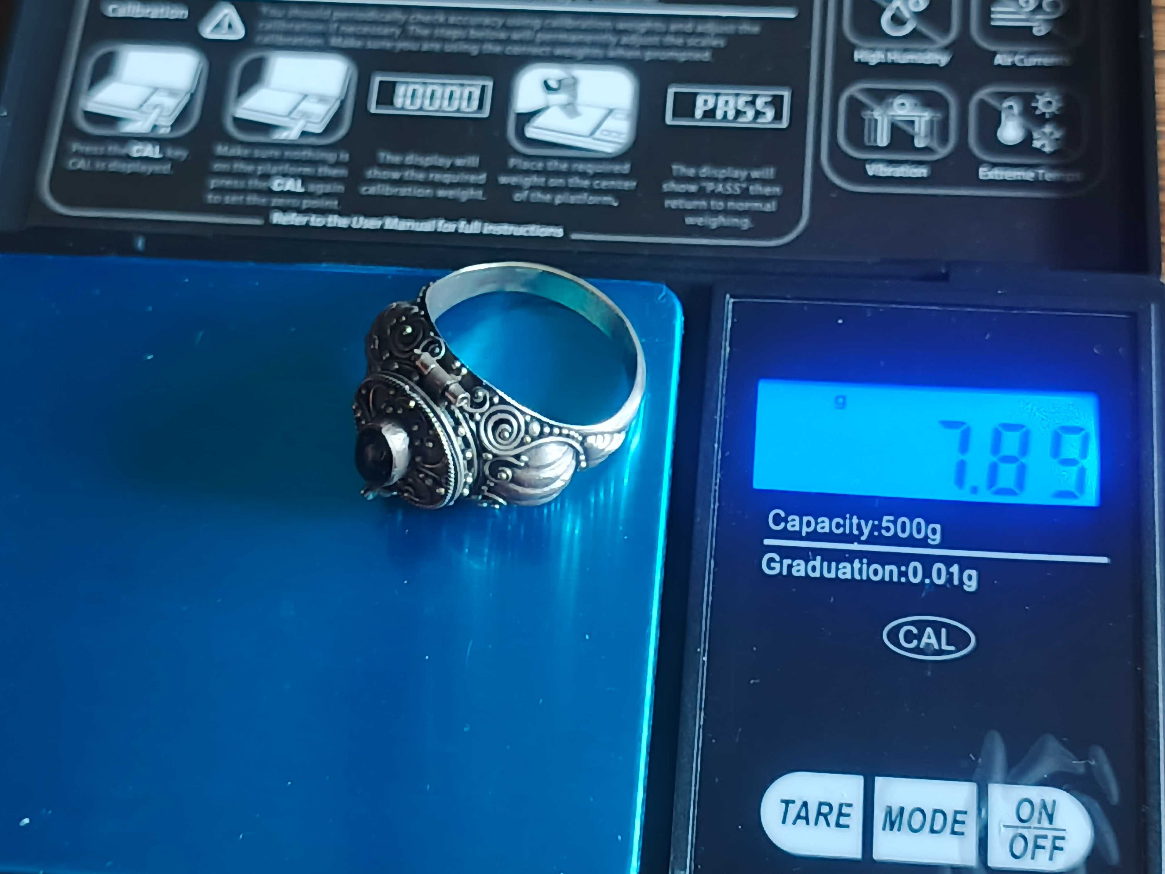 Sprzedam srebrny pierścionek z oczkiem ze skrytką pr.925