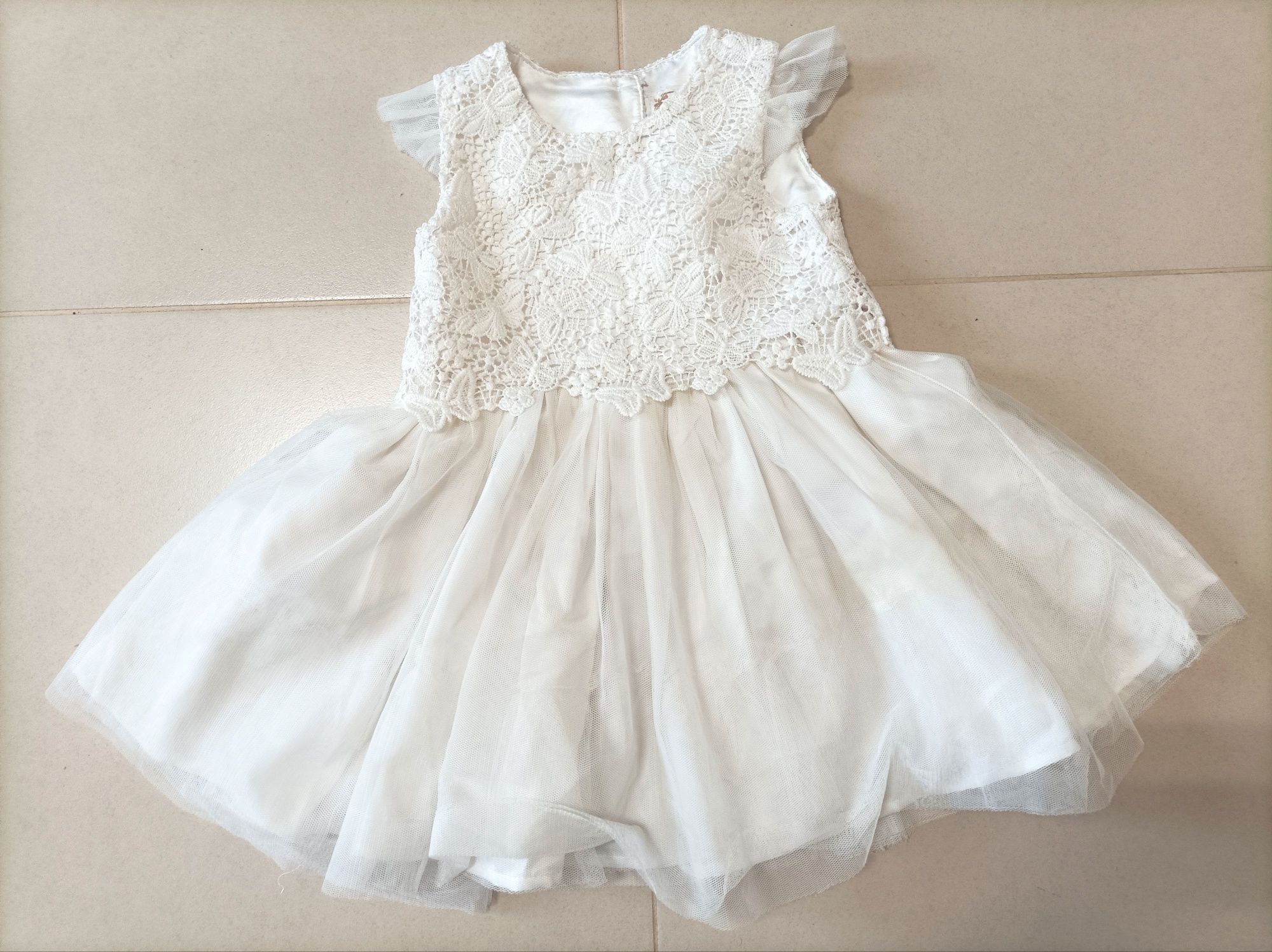 Lote de 10 peças de Roupa para Menina (12 Meses)