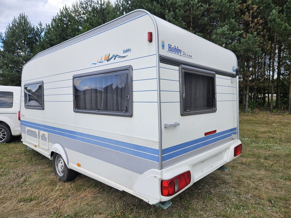 Przyczepa kempingowa Hobby De Luxe 440 z 2000r z przedsionkiem ZAREJES