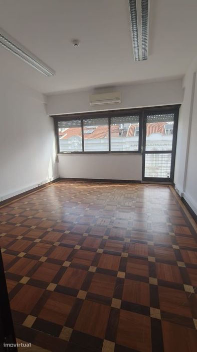 Arrendamento de escritório na Avenida Visconde de Valmor, 20
