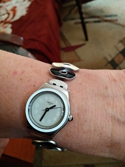 Часы  наручные женские Swatch, оригинал Швейцария.
