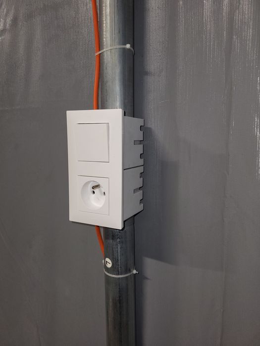 Wlacznik i gniazdko do hali namiotowej montaż na rurę