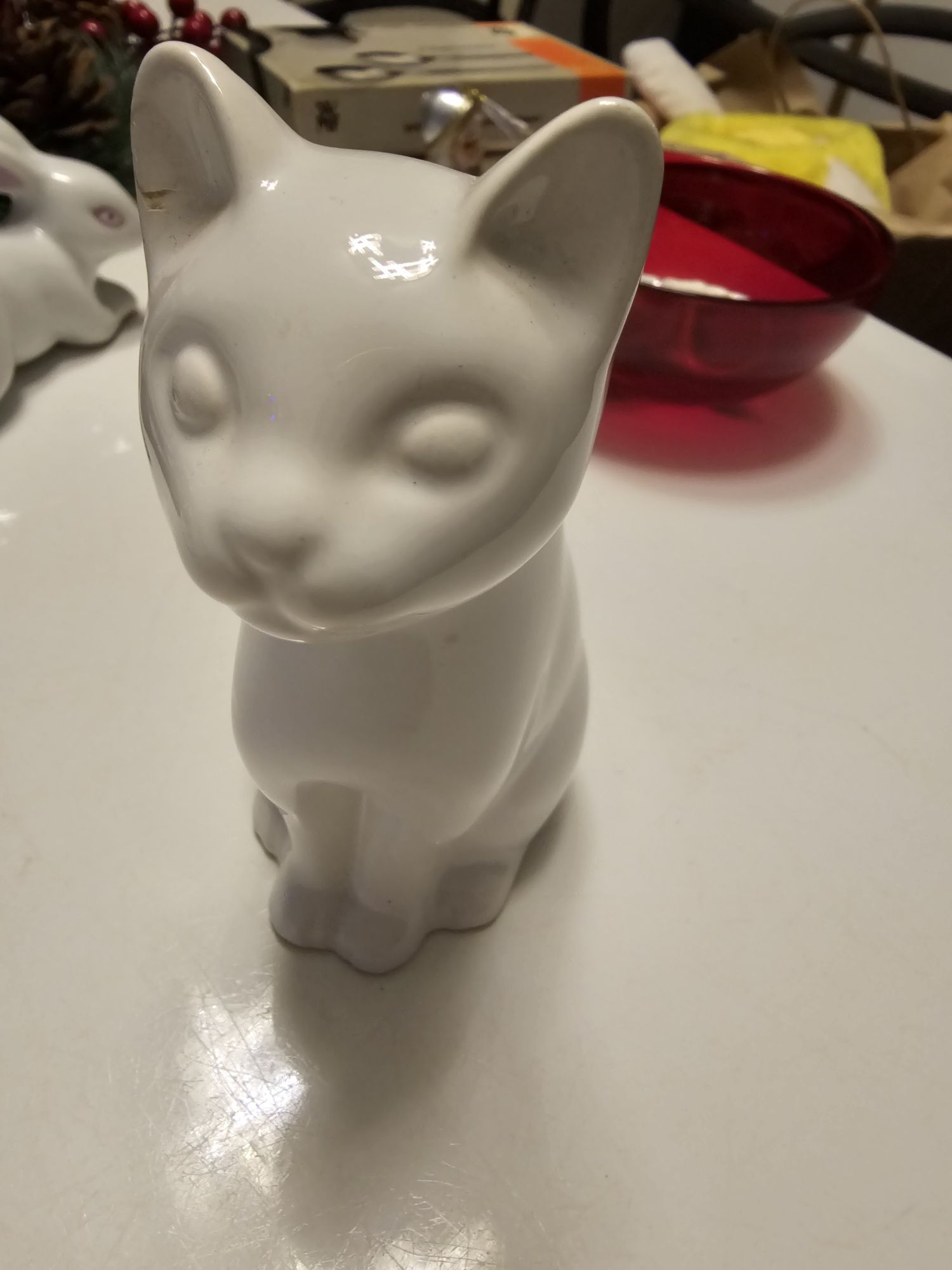 Porcelanowa stara figurka kota .