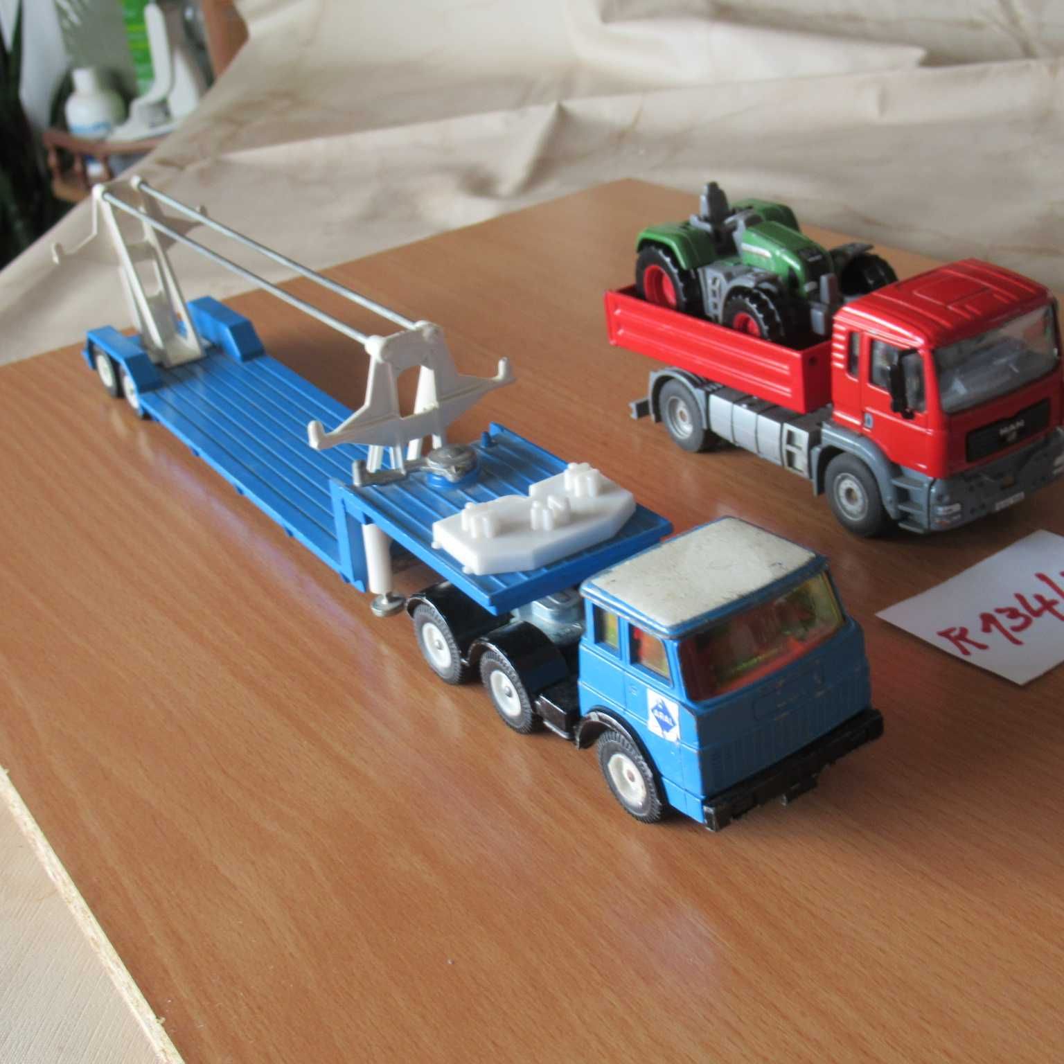 (134/3)camião transporte camioneta e trator em metal Siku