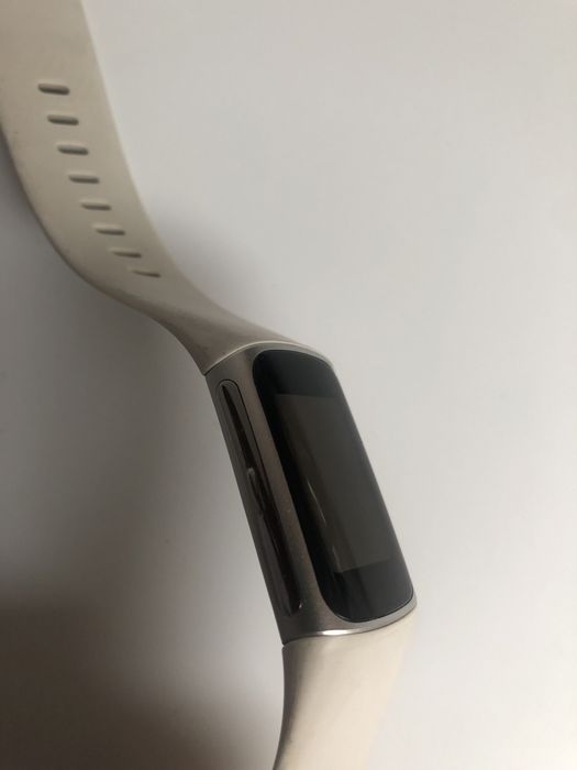 Fitbit charge 6 porcelain