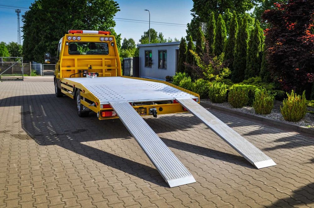 LAWETA Pomoc Drogowa 24h  Autoholowanie   PIONKI KOZIENICE RADOM ZWOLE