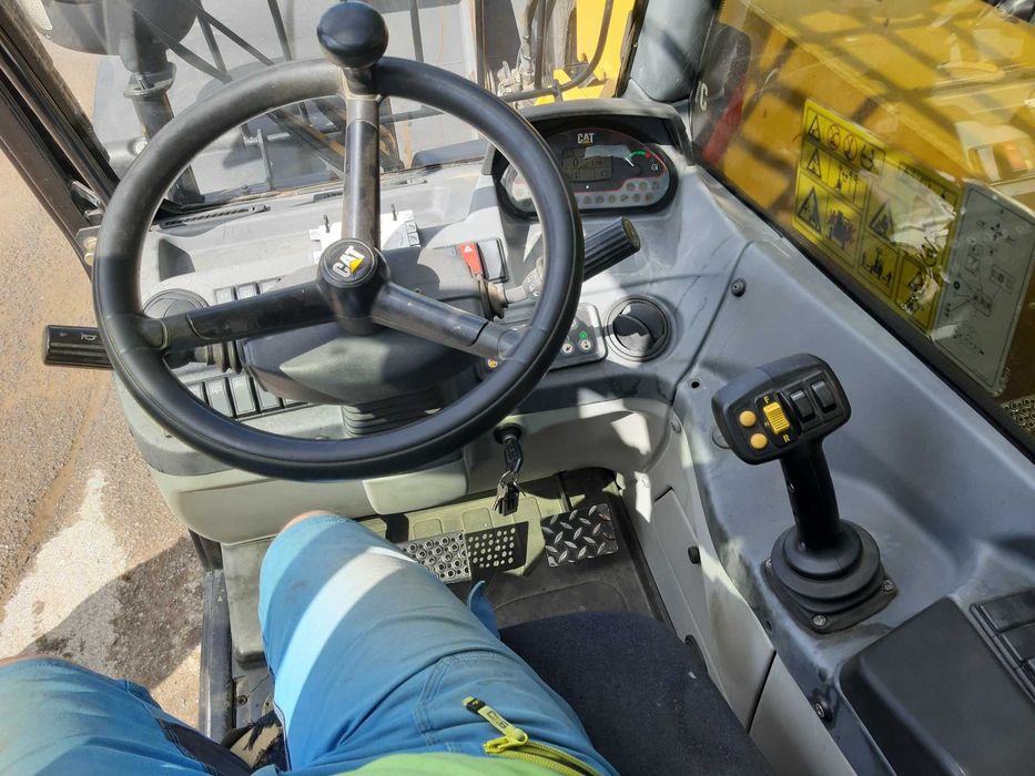 Ladowarka teleskopowa Caterpillar TH407C 2015, 6400mtg