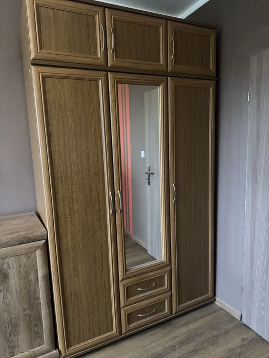 Szafa - uszkodzone lustro