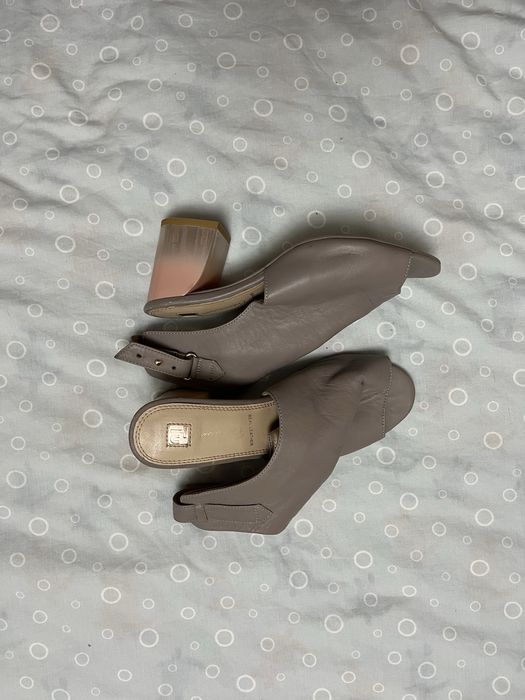 БЕЗКОШТОВНО Босоніжки на каблуку