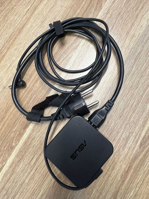 ASUS ZenBook UX480F – i5 / GTX 1050 / 8GB RAM / 1TB NVMe SSD