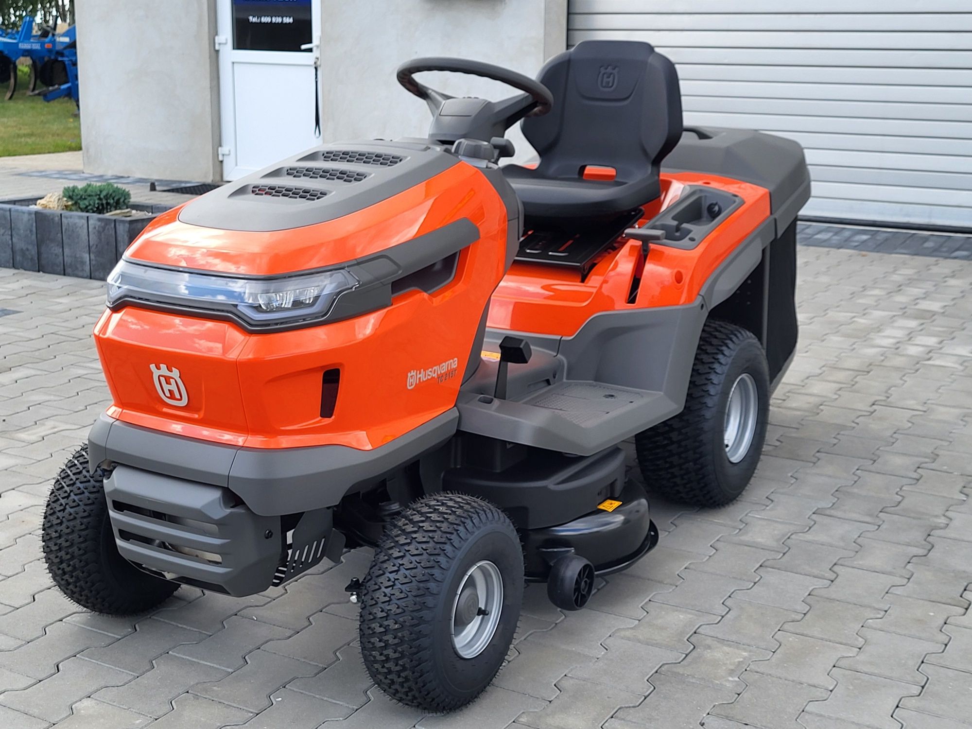 Husqvarna TC 215T V2 18KM 2025r po demo 8h traktorek kosiarka