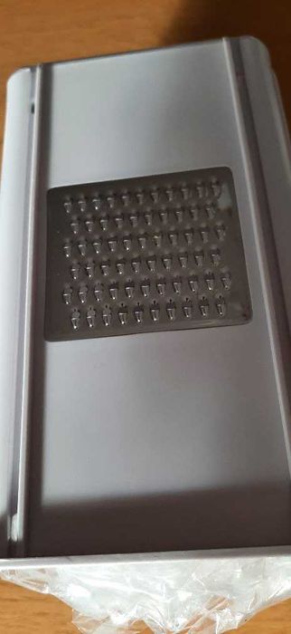 Tarka, szatkownica Betterware, 4 tarcia + pojemnik, jak nowa