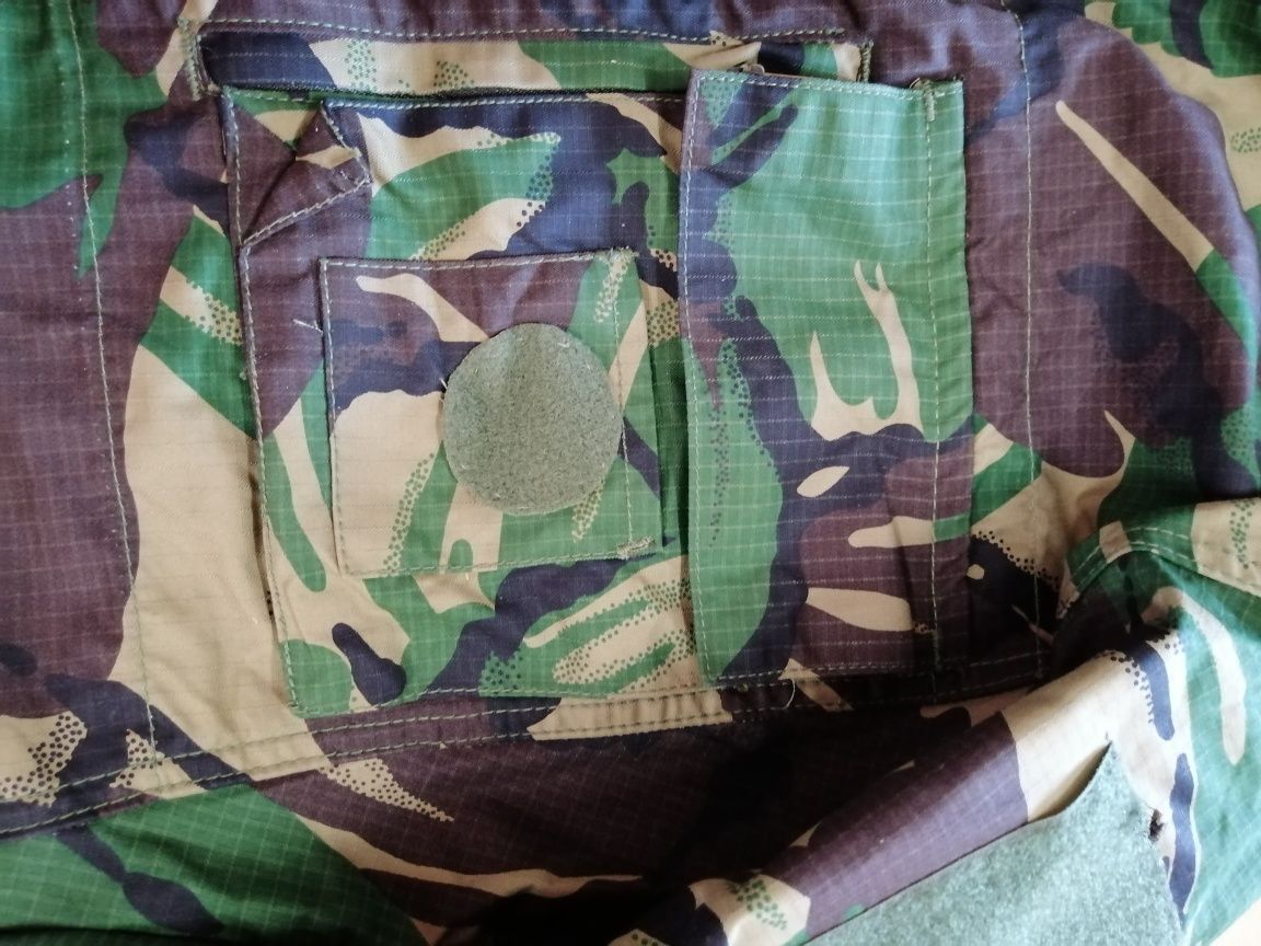 Coser velcros. Camuflado.