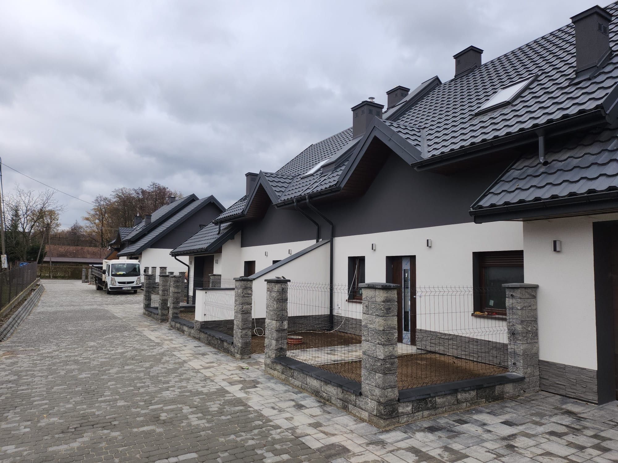 Nieruchomości w zabudowie bliźniaczej i pojedynczej na sprzedaż
