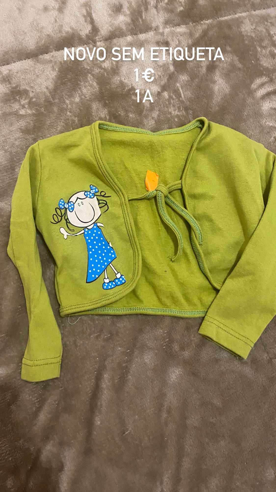 Roupa de criança nova sem etiqueta