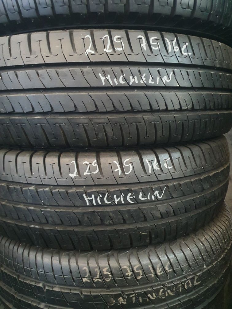 Pneus  225/75/16C (camping e carga)