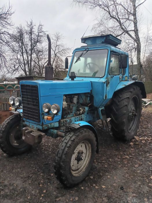 Продам два трактори мтз 80 .