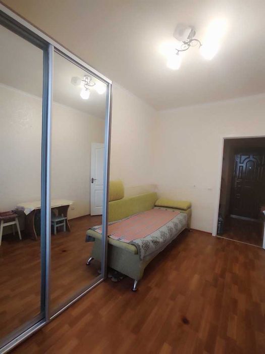 Продам комнату (гостинку) с балконом метро Масельского