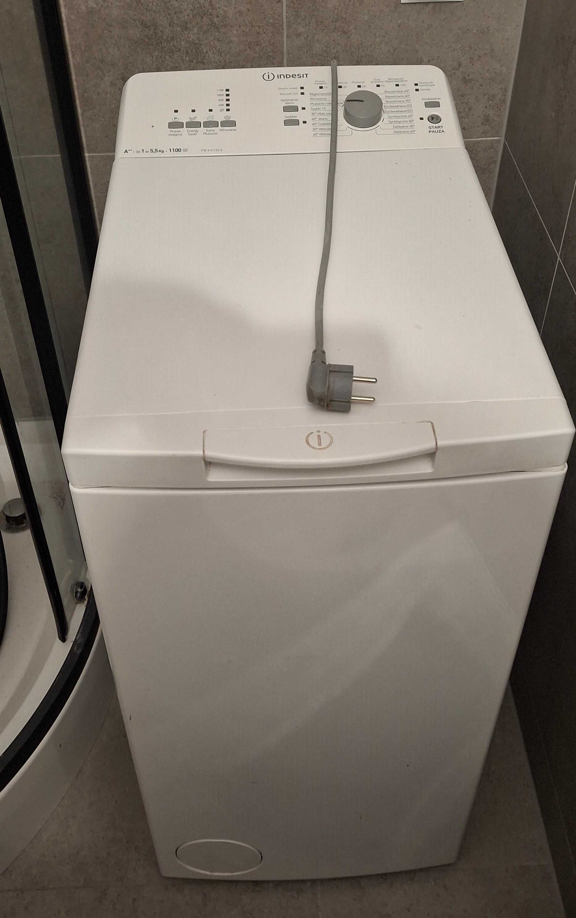 Pralka ładowana od góry Indesit: 5.5 kg - ITWA 51152 G uszkodzona