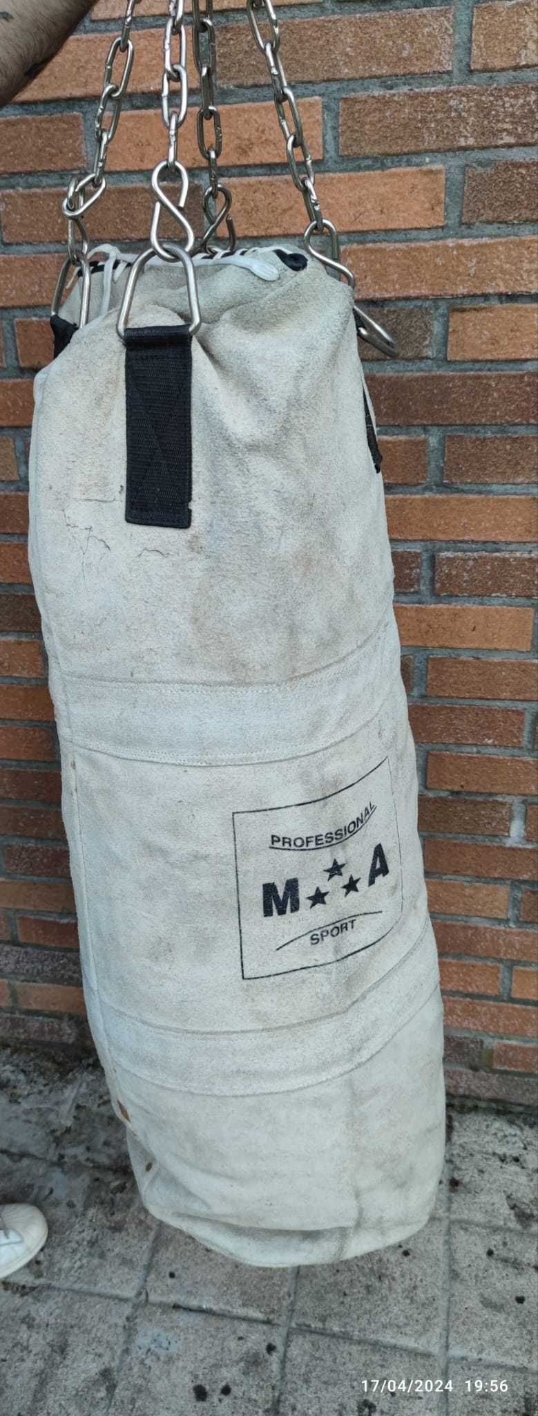 saco de boxe com suporte