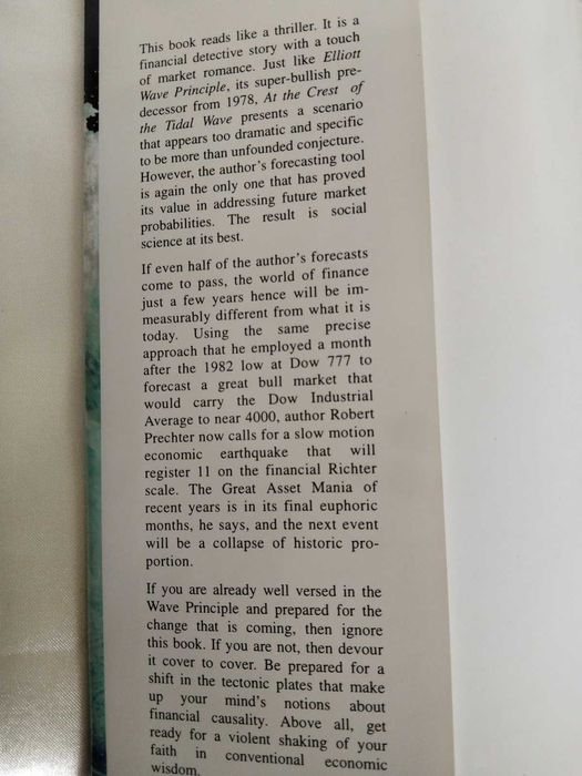 Book • At the Crest of the Tidal Wave •  Robert R. Prechter Jr.