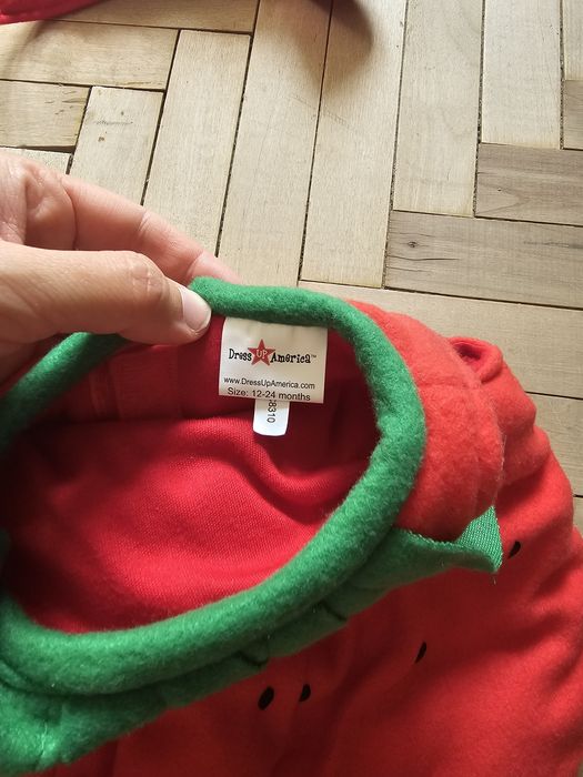 Продам костюм полунички