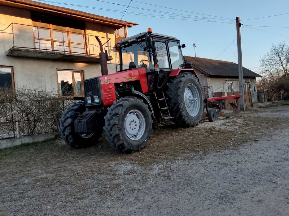 Трактор МТЗ 1221