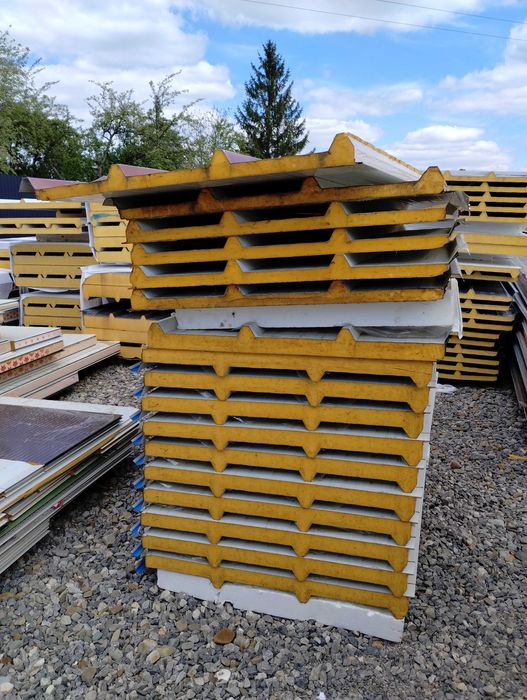 Płyty warstwowe -pozostałości po docinaniu.