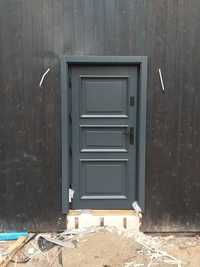 Drzwi drewnisne zewnetrzne