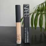 Nowy korektor cieni pod oczami NARS odcień Crema Catalana