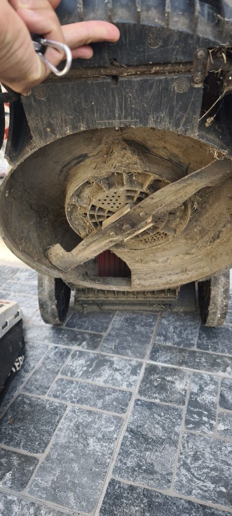 Vende-se máquinas de relva