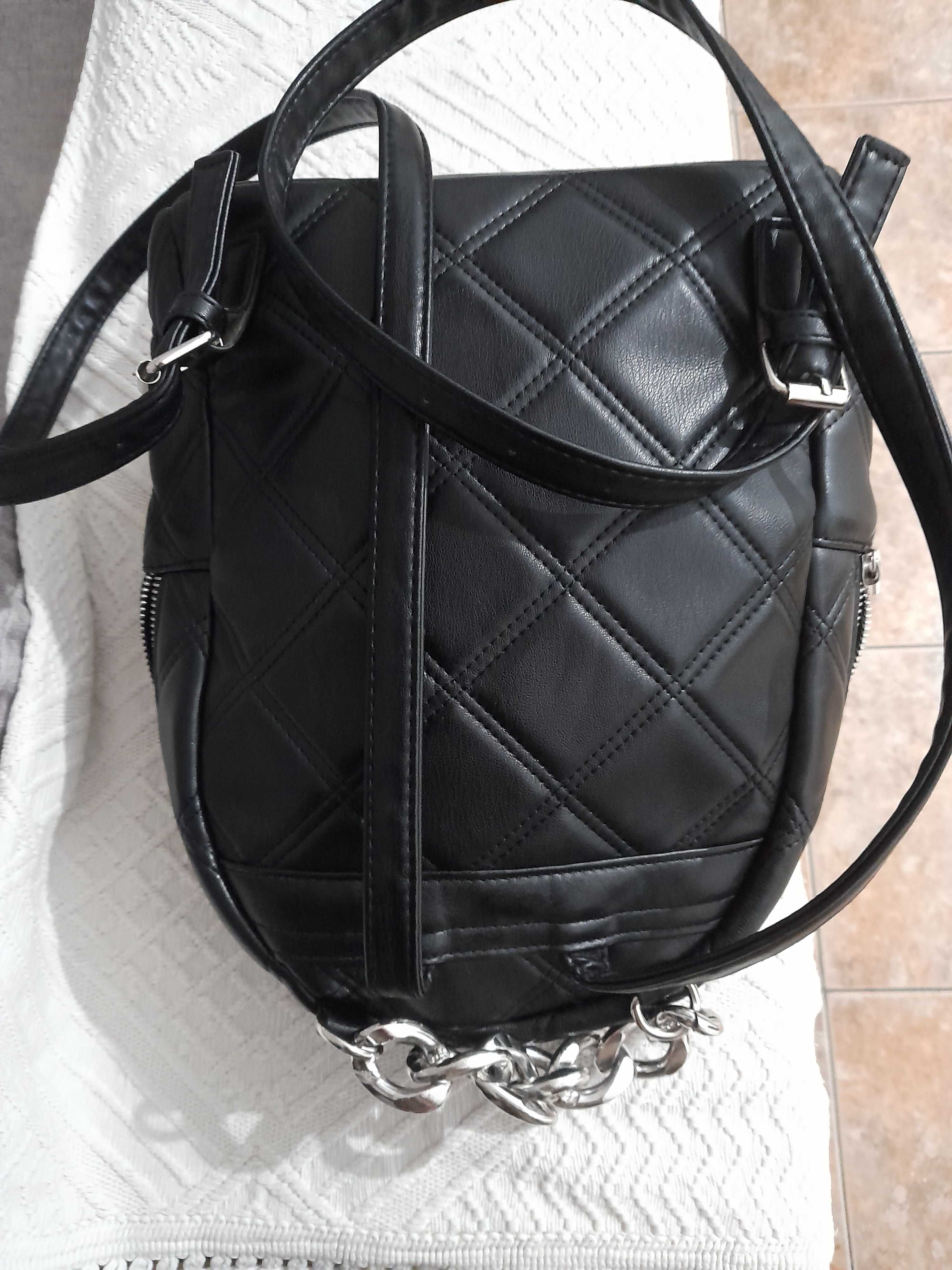 Mochila Preta Stradivarius