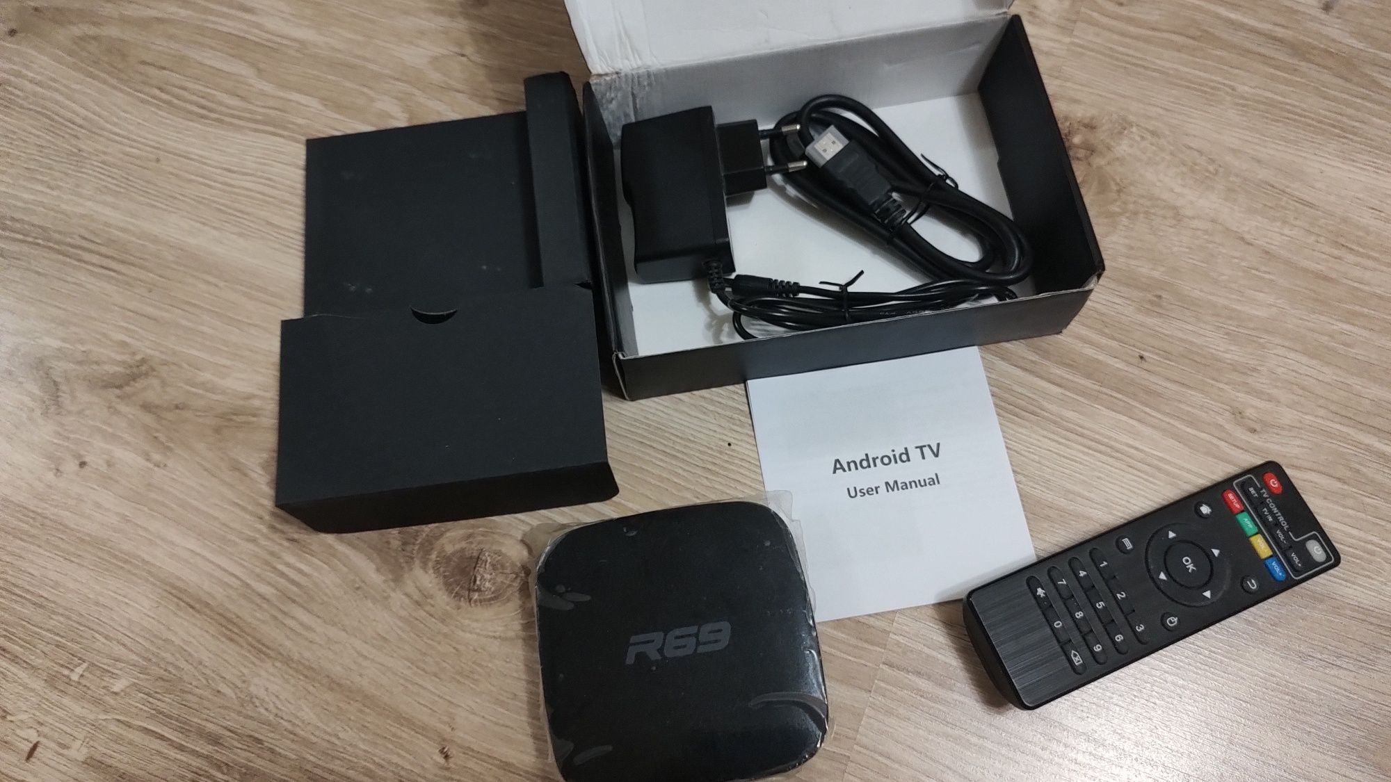 Продам смарт приставку TV BOX.