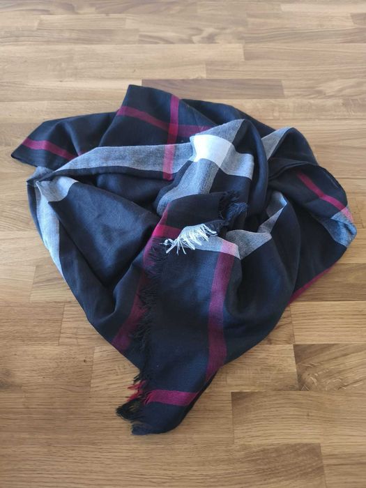 Nowy szalik damski czarny szalik w angielską kratę