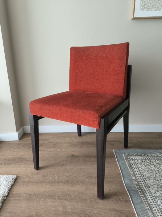 4 Cadeiras Estofadas Vermelho – Conforto e Design Moderno