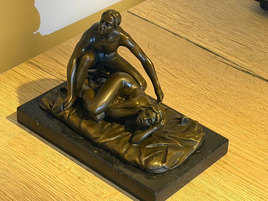 Фигура Скульптура Эротика Бронза мужчина и женщина в любви Подпись