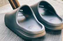 Adidas Yeezy Slides Black