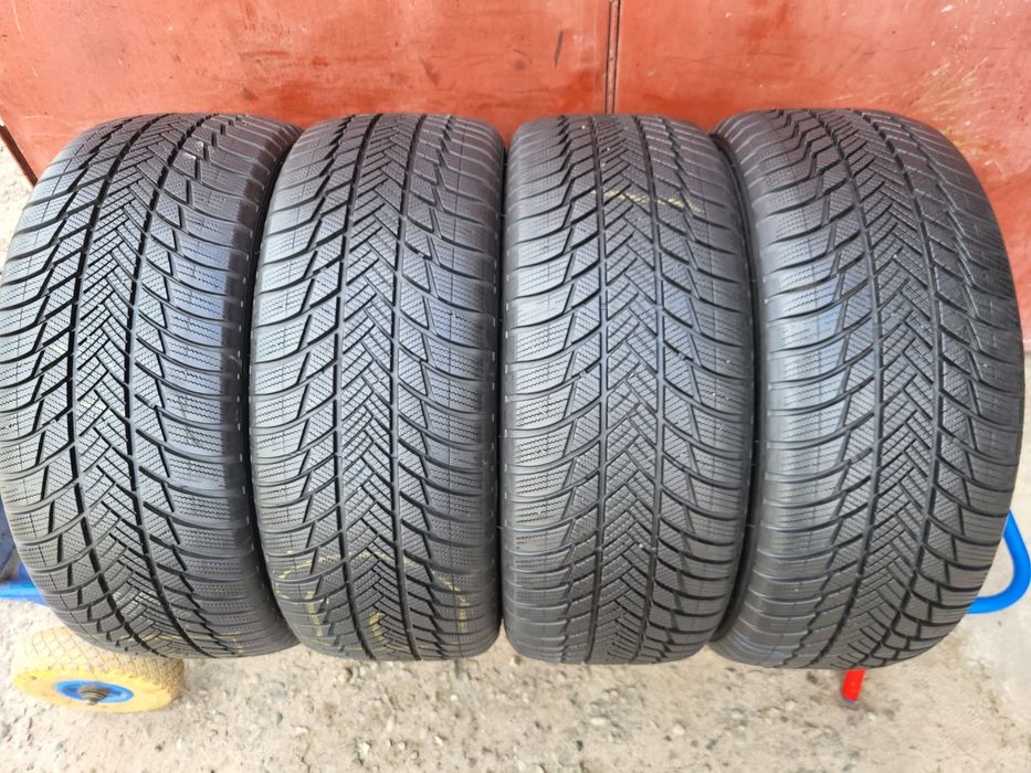 235/50/19 R19 Bridgestone Blizzak LM001 4шт ціна за 1шт шини