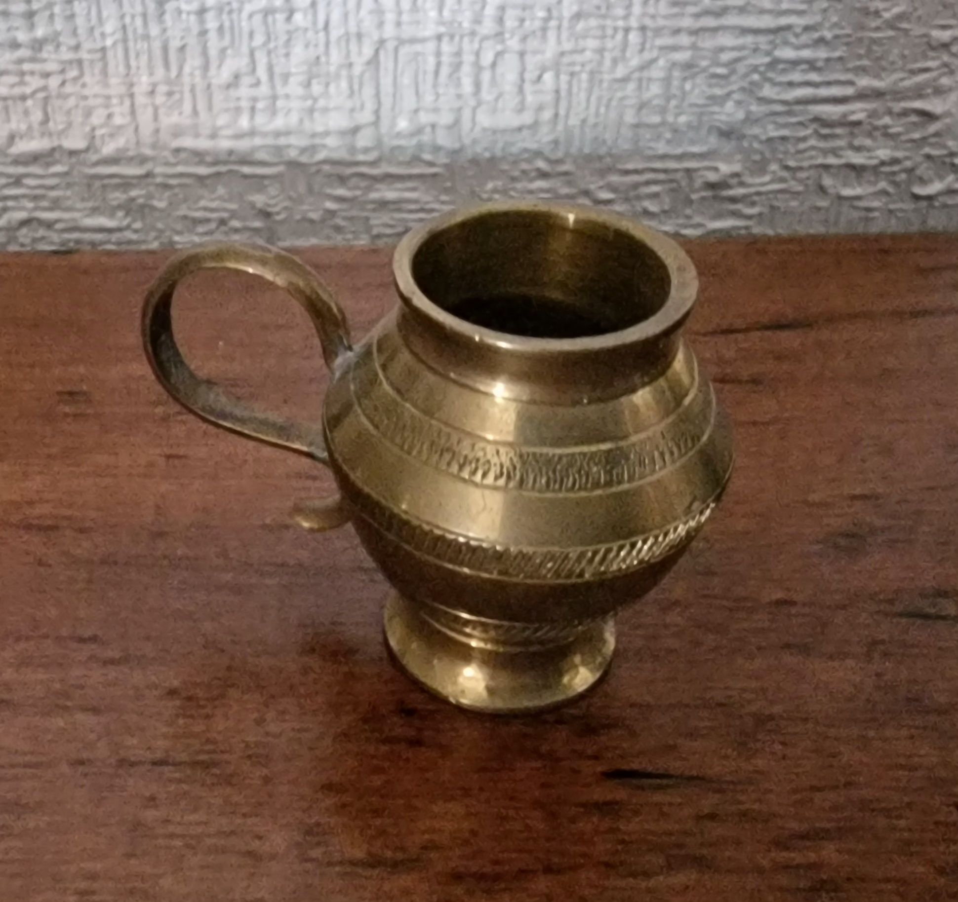 Copo em bronze - metal sólido dourado Antigo