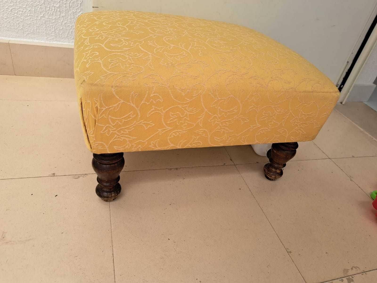 Banqueta de pés em bom estado