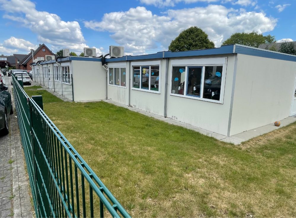 Kontenery biurowe Adapteo – 35 modułów, 630 m² – gotowe do użytku!