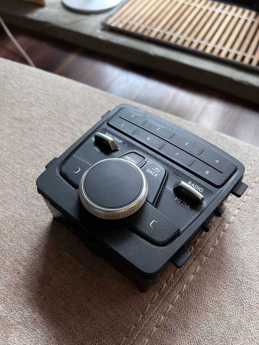 Панель управління мультимедіа Audi Q5 FY 80A (2016-2020)