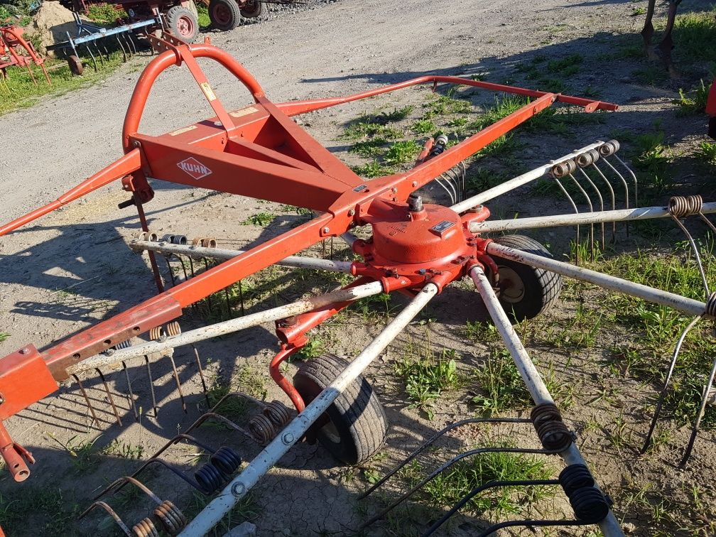 Zgrabiarka KUHN GA 300 z Niemiec pottinger claas