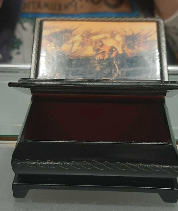 Дерев'яна скринька